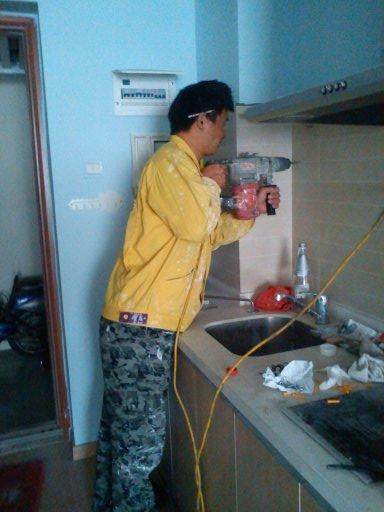 墙上打孔瓷砖打烂怎么办(墙上打孔瓷砖打烂怎么办图片) 墙上打孔瓷砖打烂怎么办(墙上打孔瓷砖打烂怎么办图片)